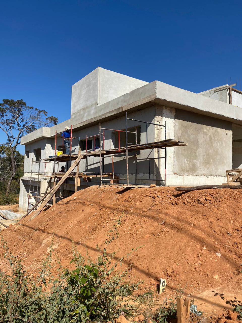 Galpao em construçao estrutura montada