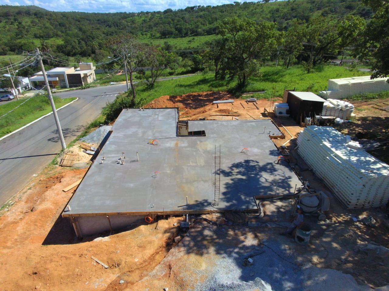 Galpao em construçao por fora