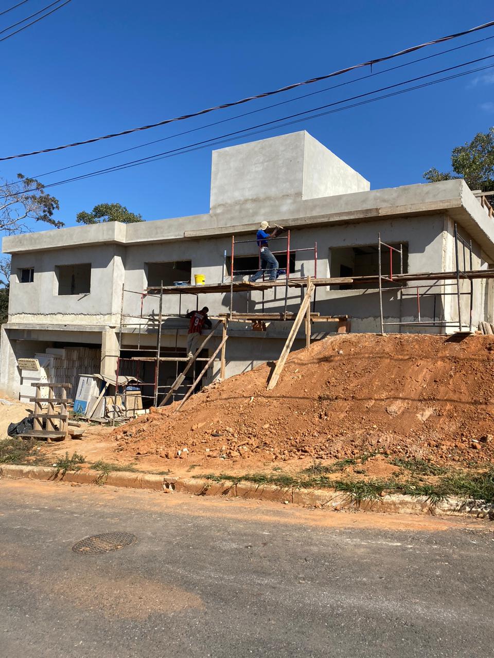 Galpao em construçao serviço por fora